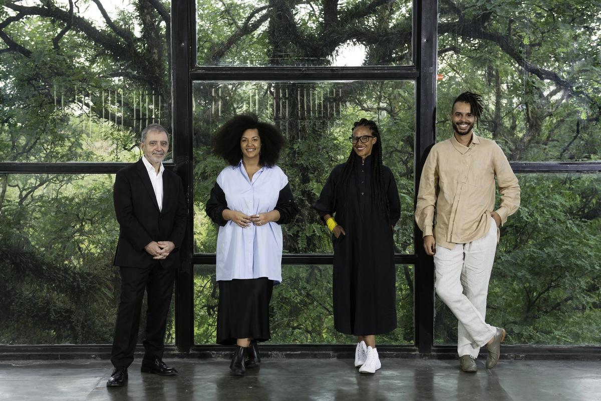 Les commissaires de la 35e Biennale de São Paulo : Manuel Borja-Villel, Diane Lima, Grada Kilomba et Hélio Menezes. Photo : Levi Fanan