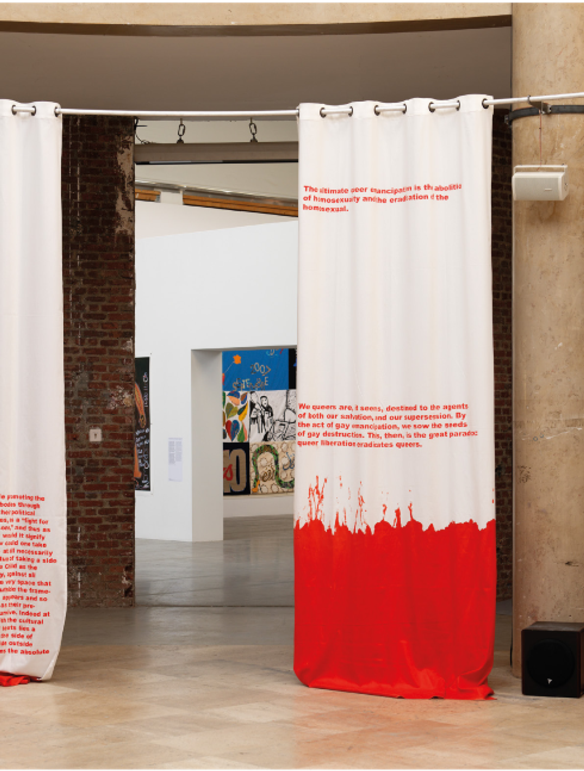 Vue de My Epidemic (2015) de Lili Reynaud-Dewar dans « Exposé·es », Palais de Tokyo, Paris, février 2023. © Aurélien Mole