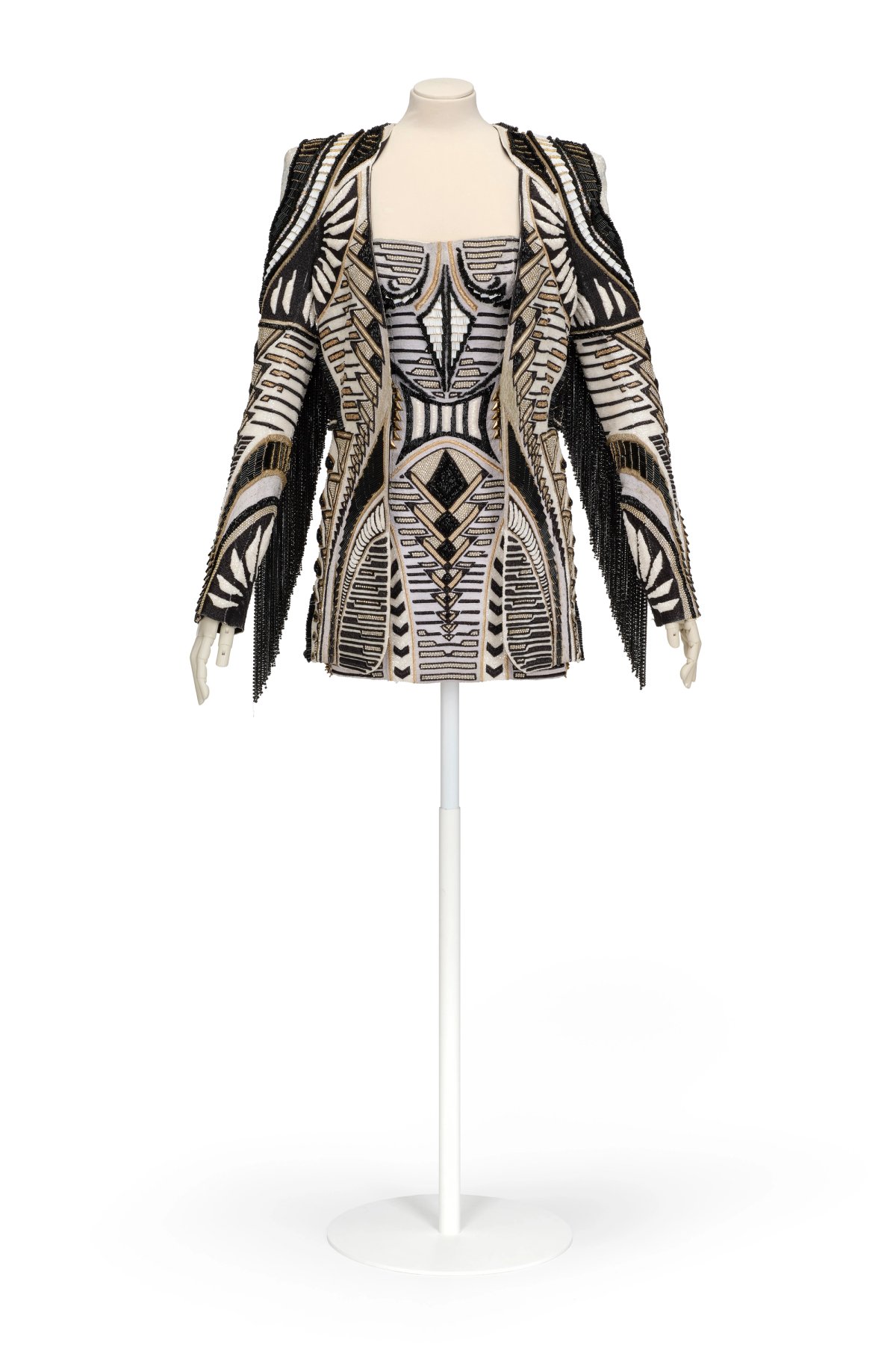 Balmain par Olivier Rousteing, ensemble veste et robe-bustier courte, prêt-à-porter, printemps-été 2012, twill brodé de filé or, de tubes, de perles et de strass. © Les Arts Décoratifs/Christophe Dellière