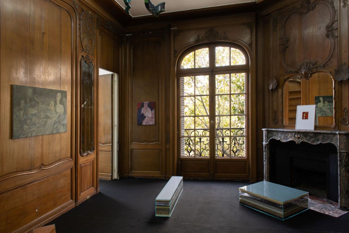 Stand de la galerie Antoine Levi lors de la cinquième  édition de Paris Internationale, en 2019. Courtesy Paris Internationale