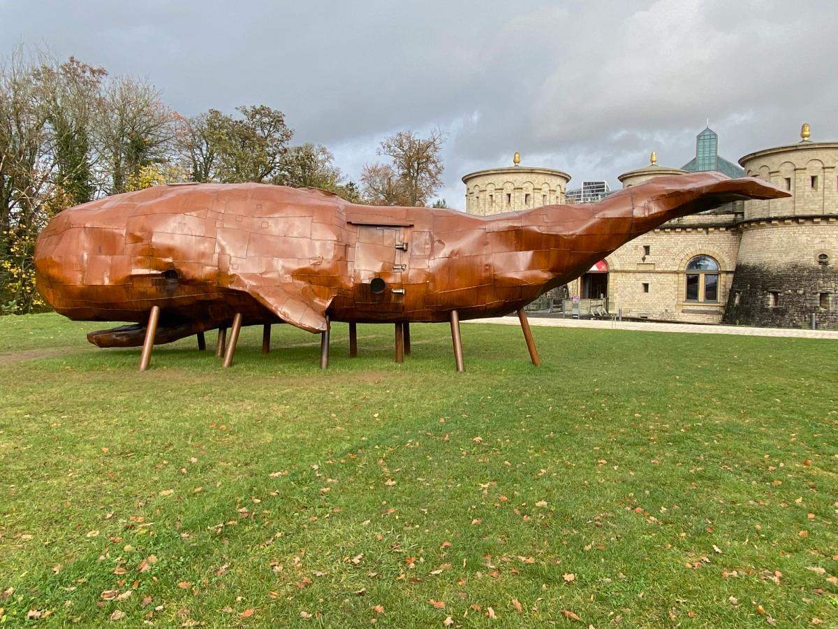 Atelier Van Lieshout, La Baleine, 2022, vue de l’installation à Luxembourg. Photo D.R.