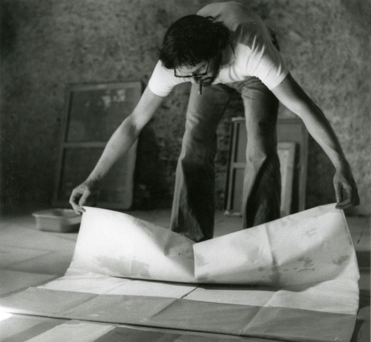 André-Pierre Arnal dans en atelier en 1973. Photo Michel Descossy