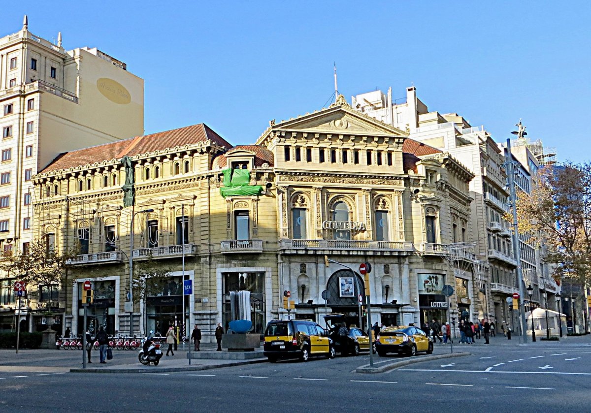 Ancien cinéma Comèdia, édifice situé dans le quartier de l’Eixample, sur le Passeig de Gràcia, à Barcelone. Photo Mister No