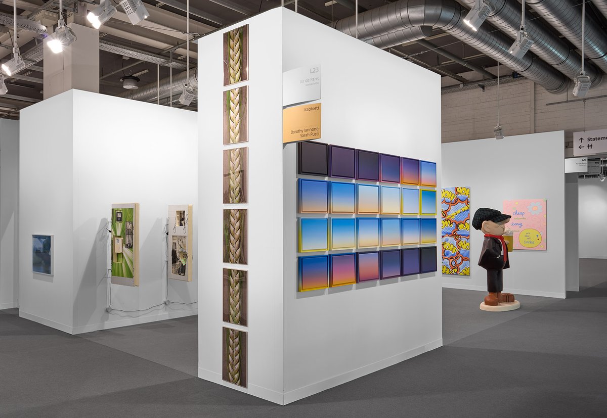 Stand de la galerie Air de Paris à Art Basel Basel, en 2024. Courtesy Air de Paris