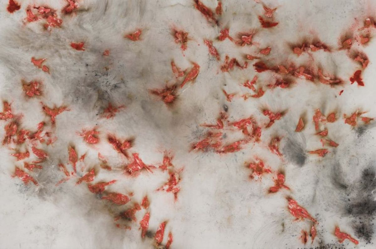 Cai Guo-Qiang, Red Birds, 2022, poudre à canon sur toile. Courtesy de l’artiste et de White Cube
