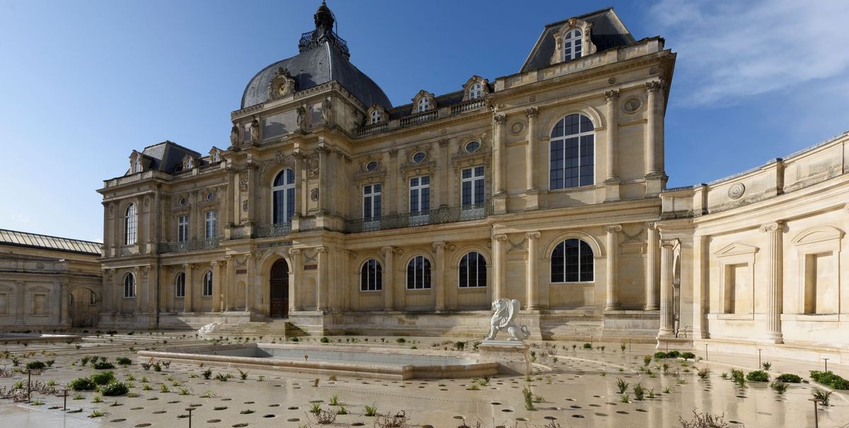 Cour d’honneur, nouvelles plantations, bassins et griffons. Photo : Alice Sidoli  - Musée de Picardie