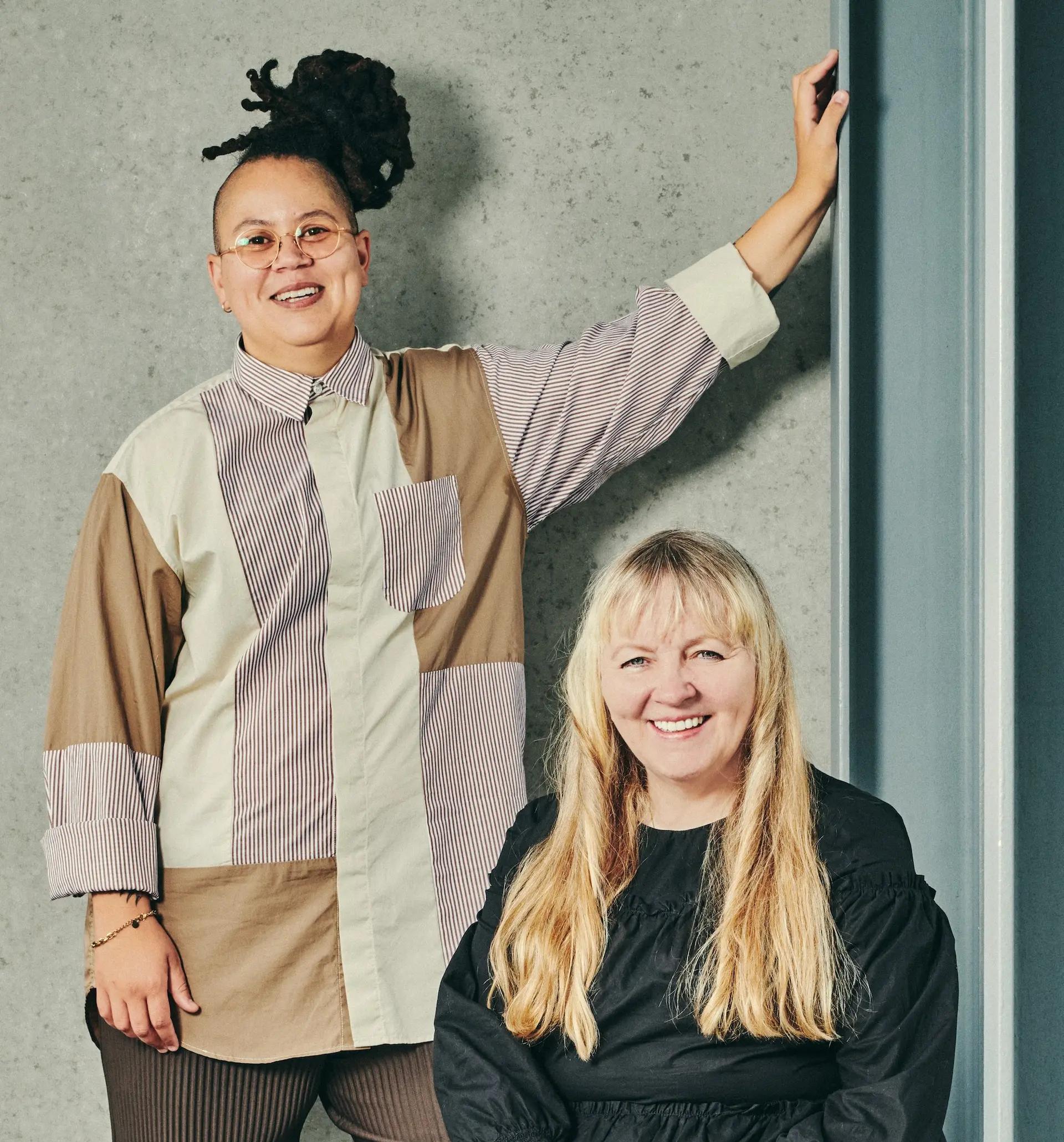 Les co-commissaires de la Biennale du Whitney 2024, Meg Onli (à gauche) and Chrissie Iles (à droite). Photo : Bryan Derballa