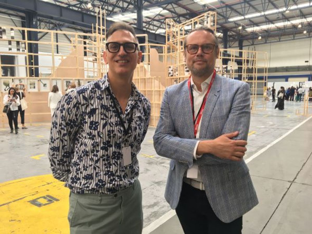 Les commissaires Sam Bardaouil et Till Fellrath à l’ouverture de la Biennale de Lyon aux usines Fagor.
Photo : Stéphane Renault.
