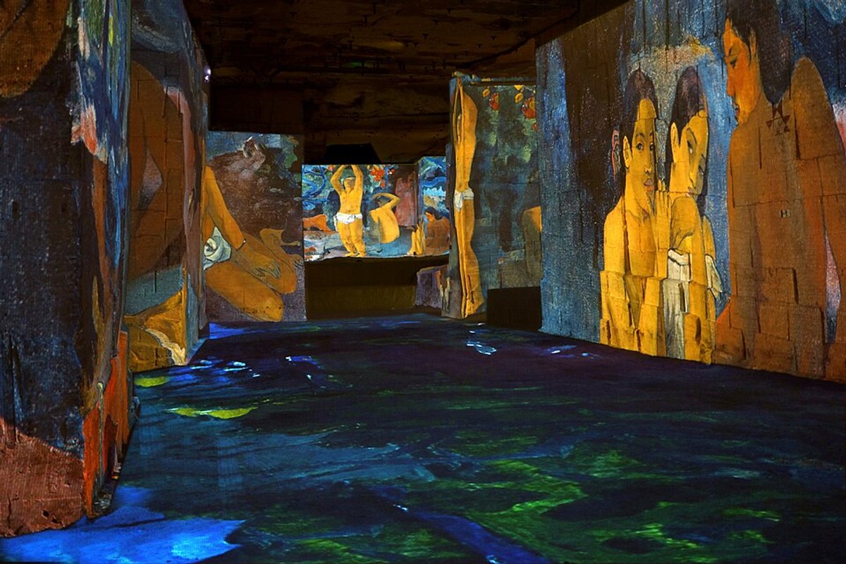 Vue de l'exposition « Gauguin, Van Gogh, les peintres de la couleur » aux Carrières des lumières, aux Baux-de-Provence. D.R.