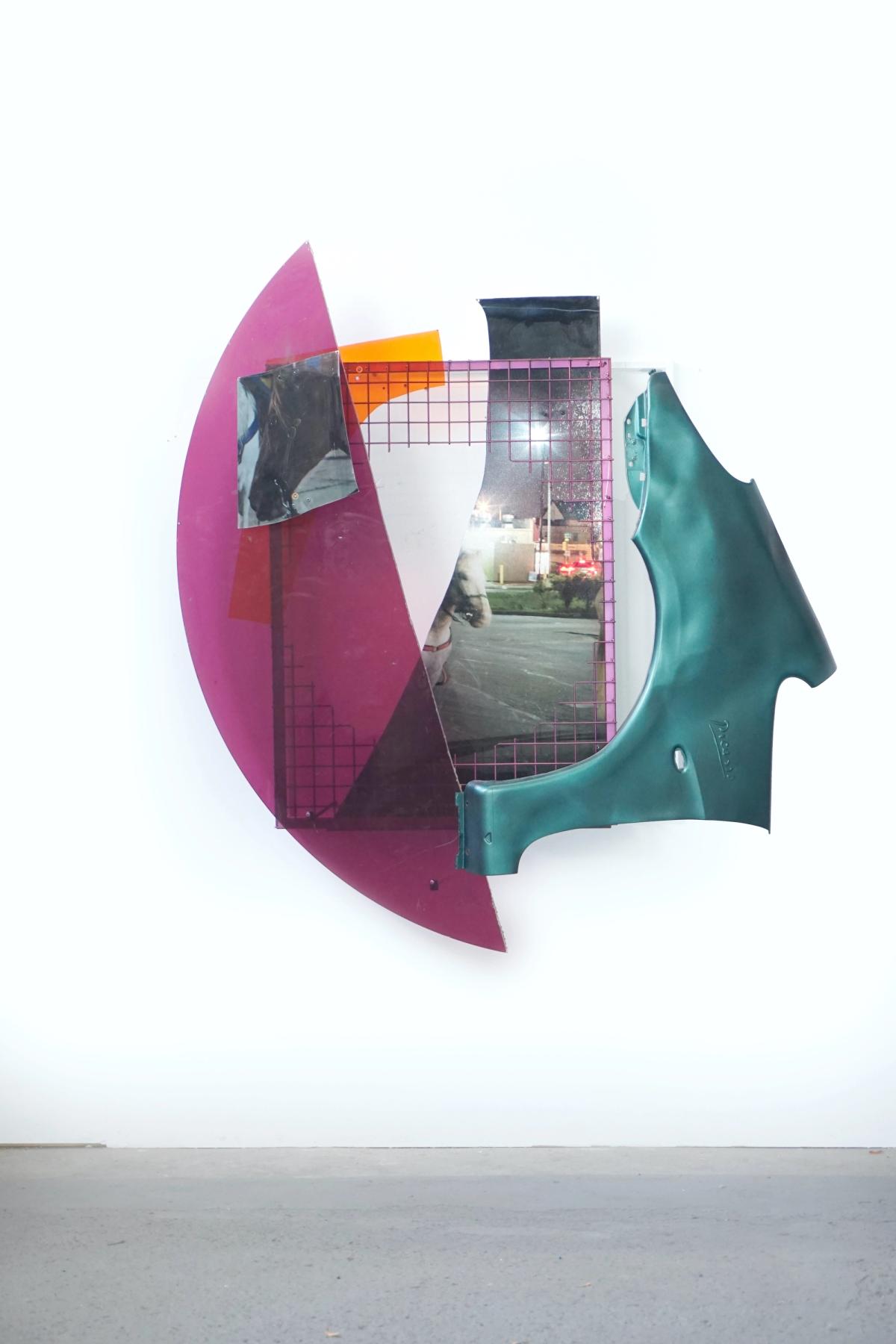 Mohamed Bourouissa, Lou-Adriana Bouziouane, 2023, tirages sur Sublichrome, éléments de carrosserie, grille, Plexiglas, peinture, vernis, rivets, tiges et cadre en métal.
© Mohamed Bourouissa. Courtesy de Mennour, Paris. Photo Archives Mennour