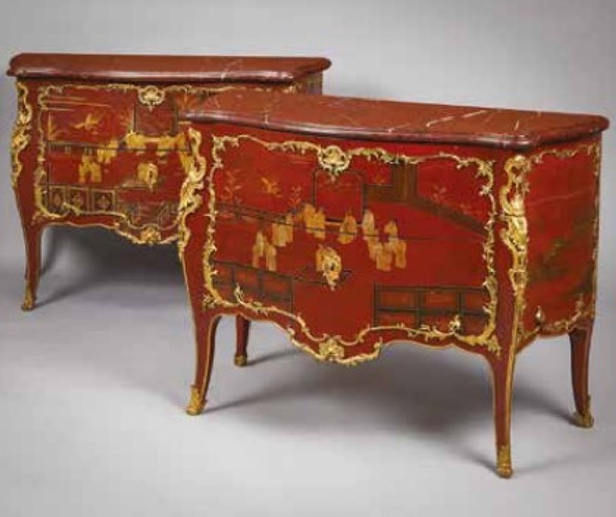 Bernard II Vanrisamburgh, paire de commodes estampillées, époque Louis XV, décor de chinoiserie exécutés en vernis martin rouge et or, collection des ducs de La Rochefoucault-Doudeauville.
© Steinitz