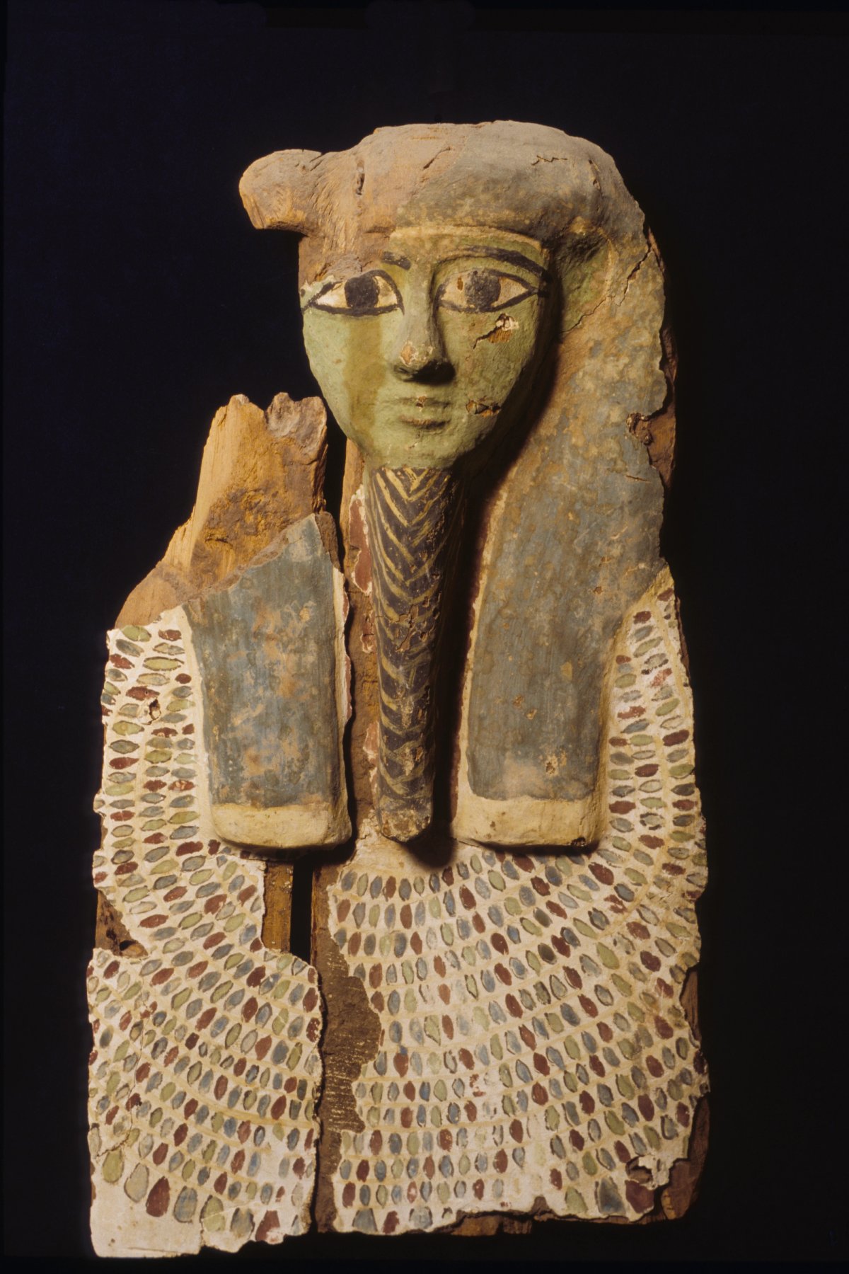 Couvercle de sarcophage, basse époque ou période gréco-romaine © Truus de Jong, photographe, Lausanne