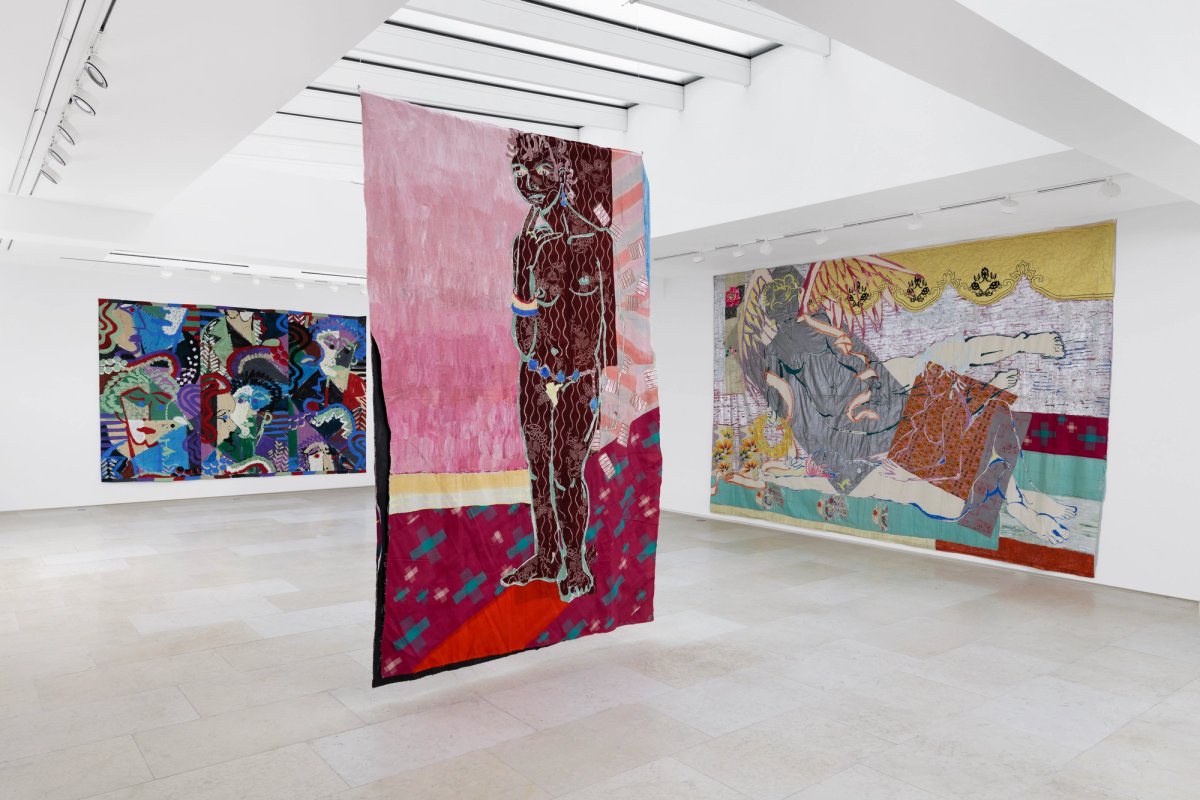Vue de l’exposition « Robert Kushner : The Fabric of Gods and Goddesses : Textile Paintings from the 1980s ». Photo : Aurélien Mole. Courtesy de l’artiste et de la Galerie Nathalie Obadia Paris / Bruxelles