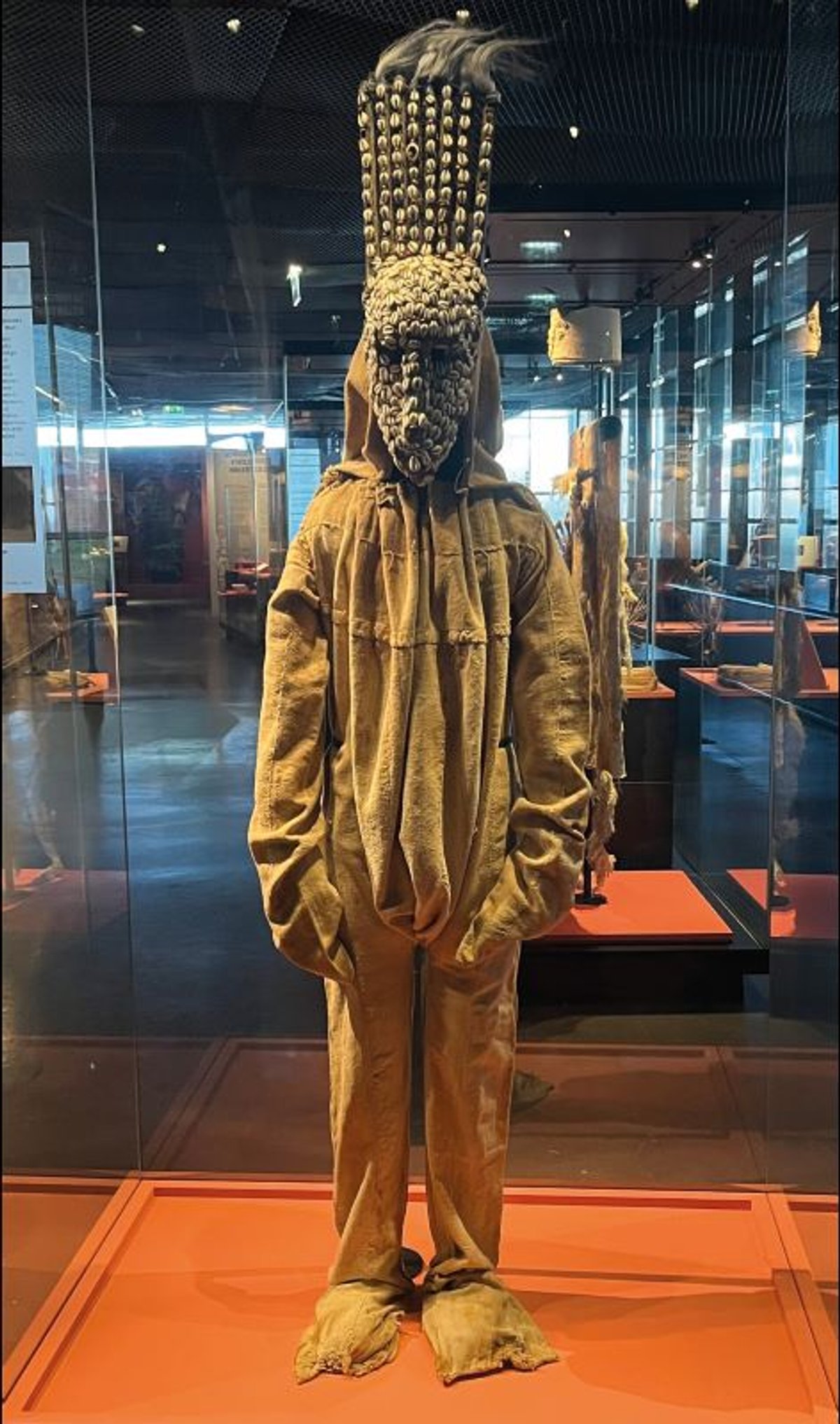 Masque facial représentant une « tête de n’domo », acquis le 10 août 1931 à Samagnana, au Mali, musée du quai Branly – Jacques Chirac, Paris, 2025. Photo Bérénice Geoffroy-Schneiter