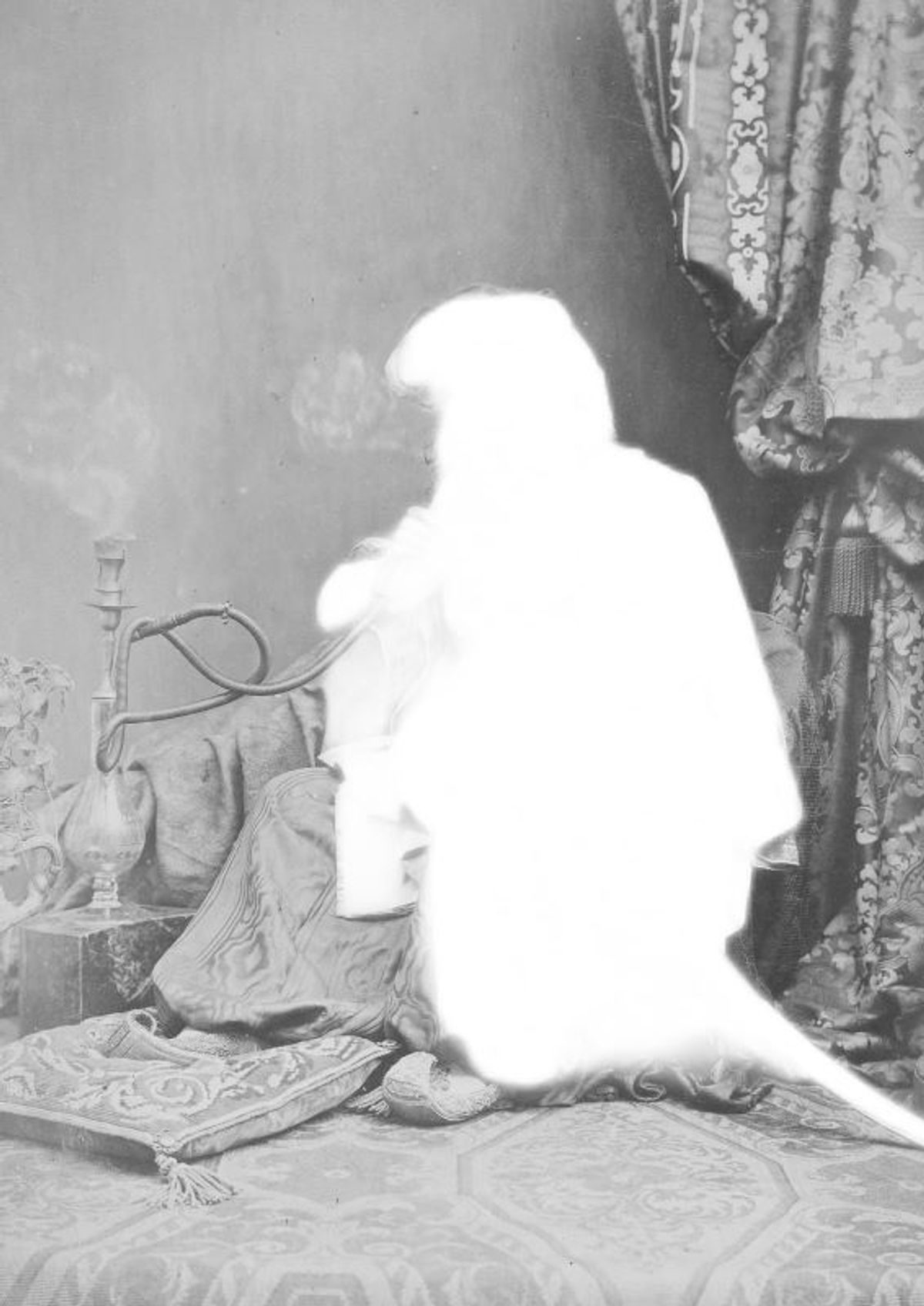 Manal Aldowayan, The Cheerleaders, 2015, peinture et encre sérigraphique sur toile et cuivre, 105x105cm. © Courtesy de l'artiste et Sabrina Amrani