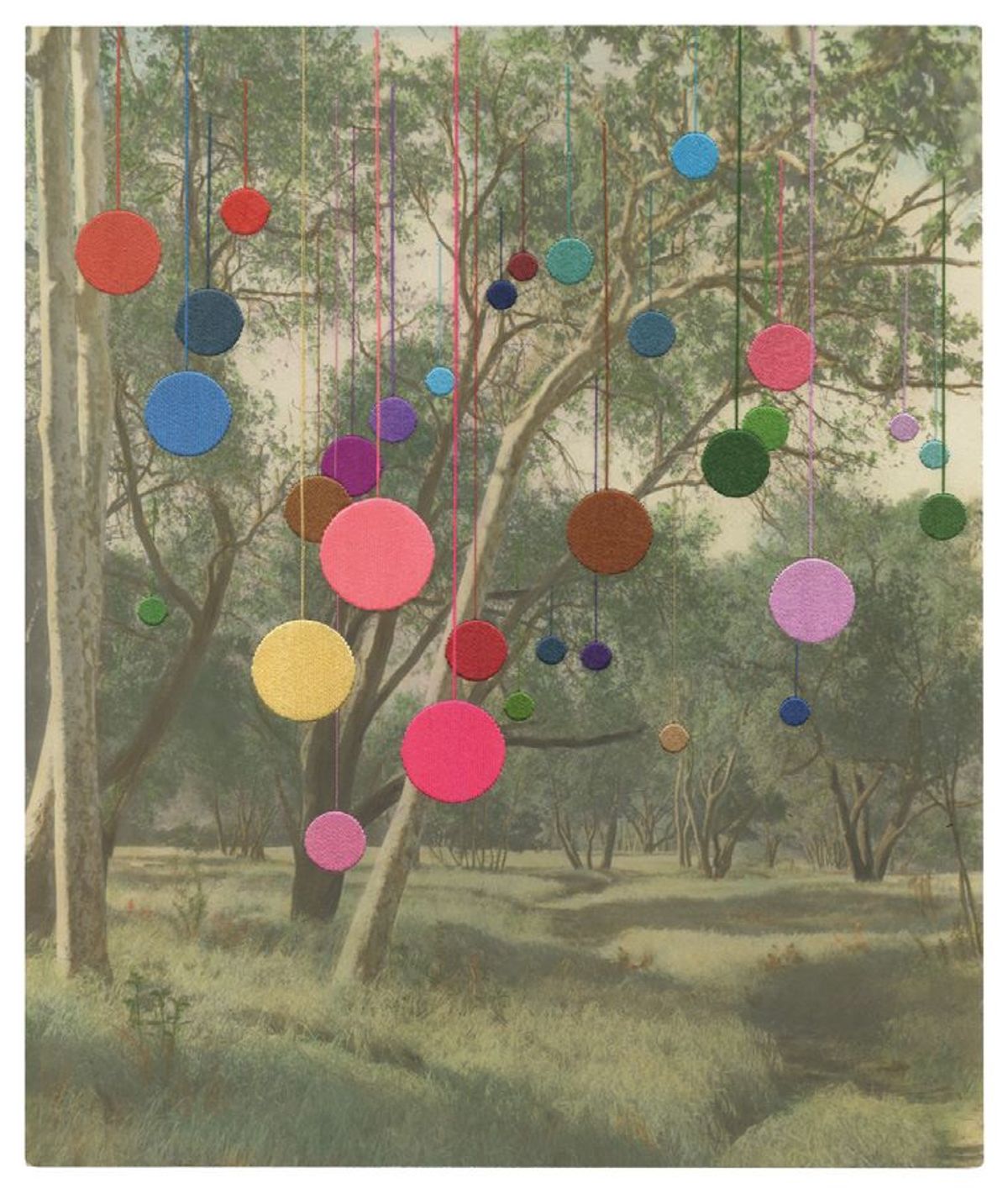 Julie Cockburn, Low Hanging Fruit, 2025, broderie main sur une photographie ancienne. 

© Julie Cockburn. Courtesy de la Hopstreet Gallery