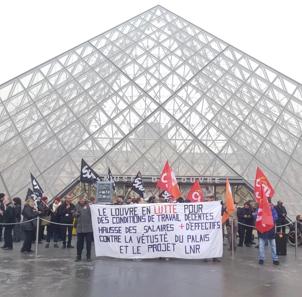 Les personnels du musée du Louvre en grève le 5 janvier 2026. Photo : Instagram CGT Louvre