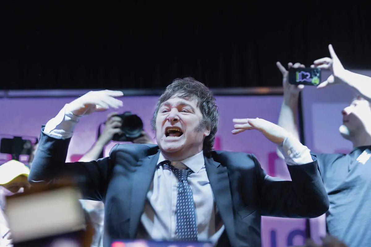 Javier Milei, le président argentin qui se décrit lui-même comme « anarcho-capitaliste », veut supprimer entre 15 et 20 % des effectifs publics. Son premier décret en tant que président, en décembre 2023, a été de démanteler le ministère de la Culture. Photo : Esteban Osorio/Alamy Stock Photo