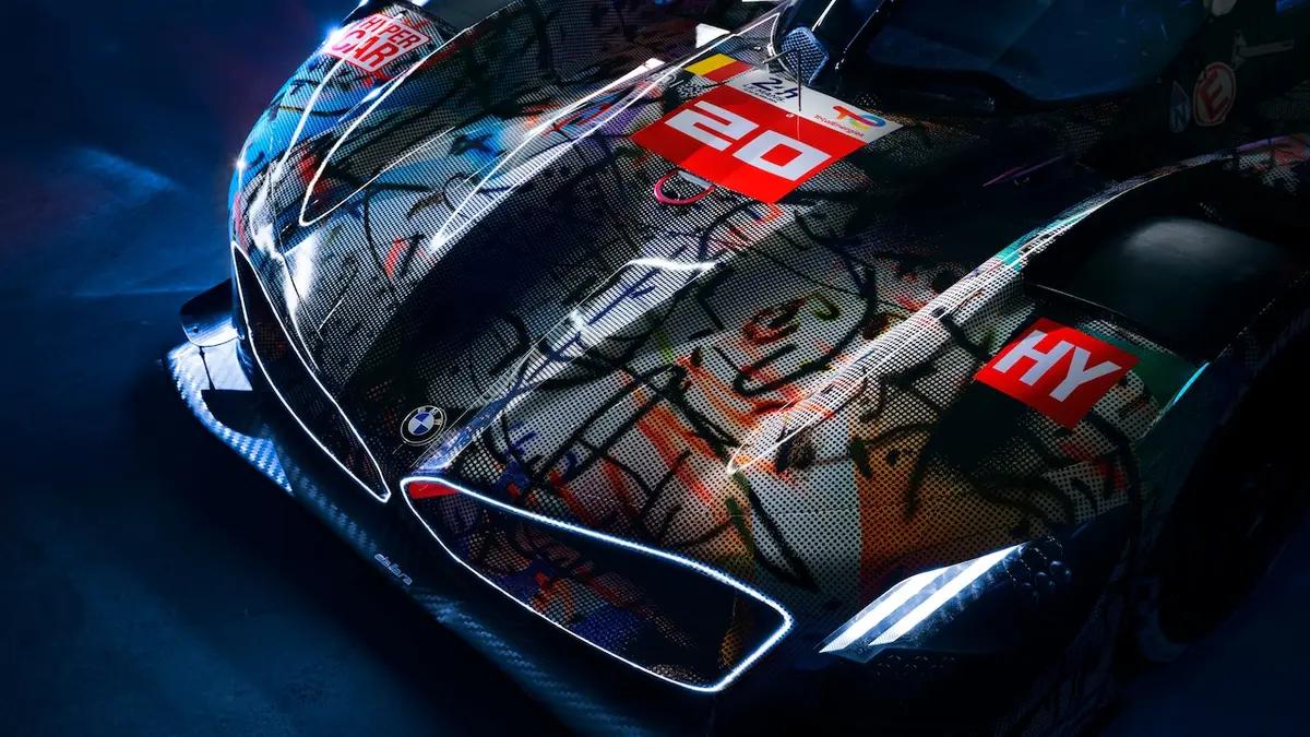La voiture de course M. Hybrid V8 participera aux 24 heures du Mans du 12 au 16 juin 2024. Courtesy de BMW