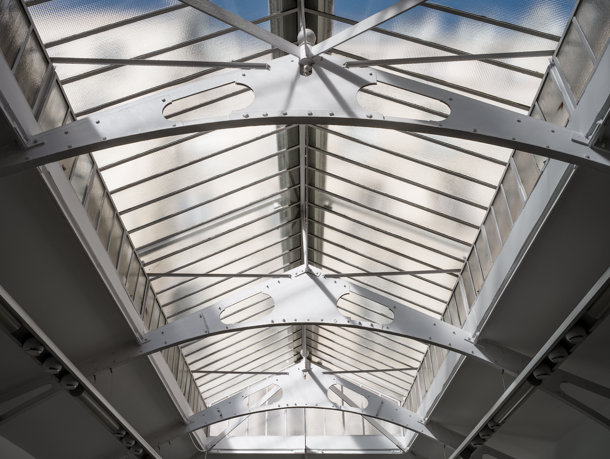 Vue de l'espace d’exposition de la galerie Friedman Benda à Paris. Courtesy Friedman Benda. © Matthew Avignone