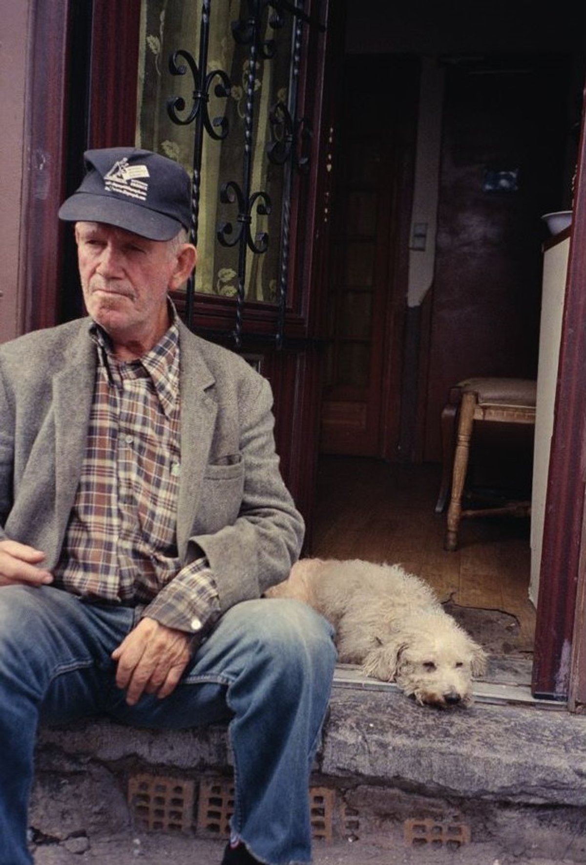 Naime Merabet, Popeye et son chien, juillet 2017, photographie. © Naime Merabet