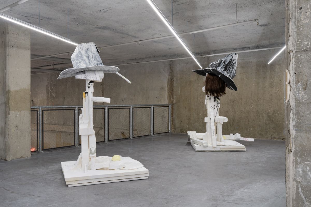 Vue de l’installation de Renaud Jerez à Paris Internationale 2025. Courtesy de l’artiste et Crèvecœur, Paris. Photo Holly Fogg.