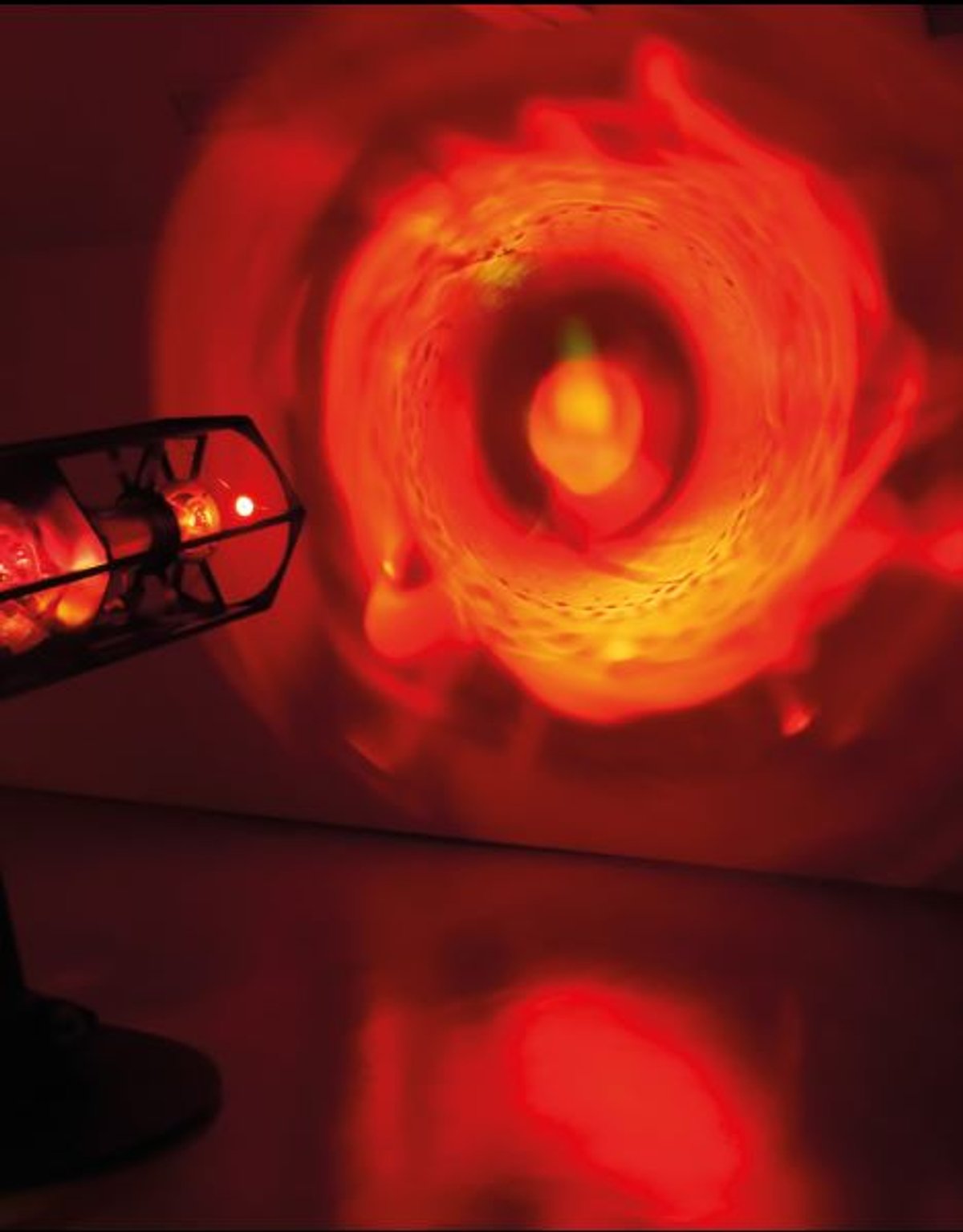 Vue de l’installation The Abysses of the Scorching Sun (2018) de Nicky Assmann, Solar Biennale 2025, Mudac, Lausane, Suisse. Photo Joey Kennedy