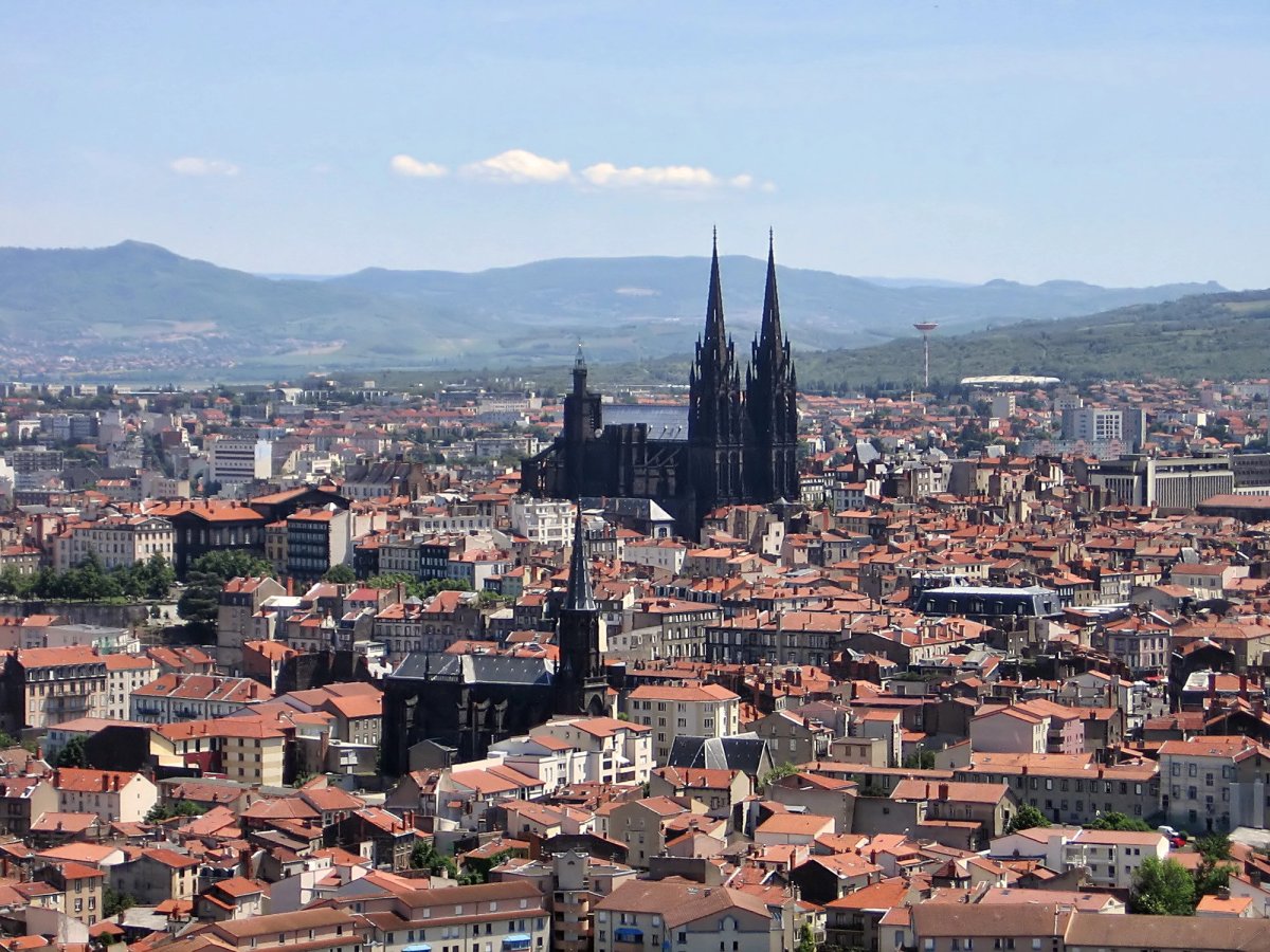 Clermont-Ferrand fait partie des quatre villes en lice pour devenir capitale culturelle européenne 2028. Courtesy Wikipédia
