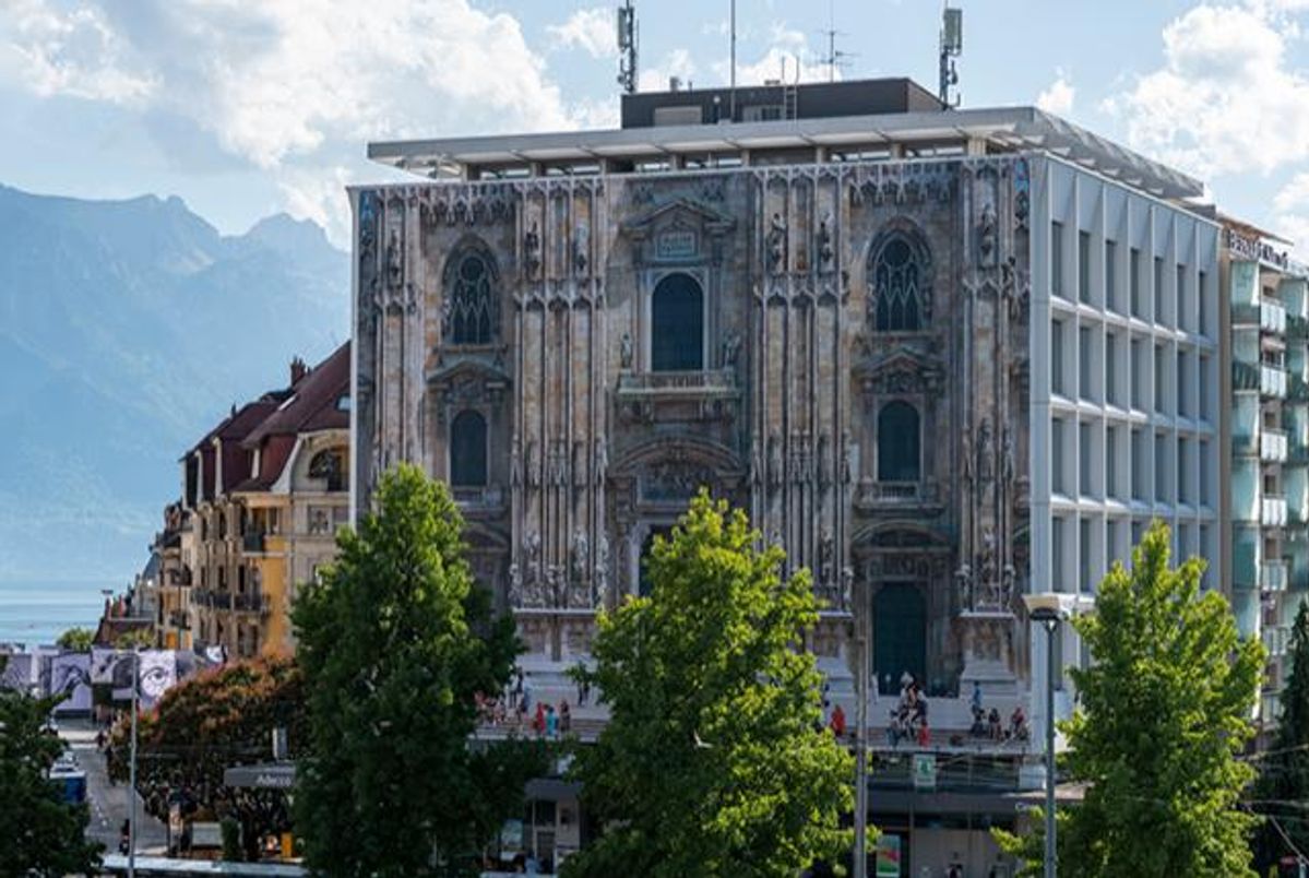 Œuvre de Thomas Struth sur une façade de Vevey. Courtesy de l'artiste et Images Vevey