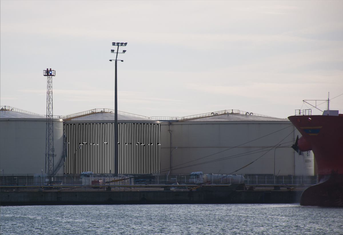 Tania Mouraud, BONES, 2019. Mise en situation. © Amandine Mineo. © Tania Mouraud, Adagp. Courtesy Rubis Mécénat, 2019