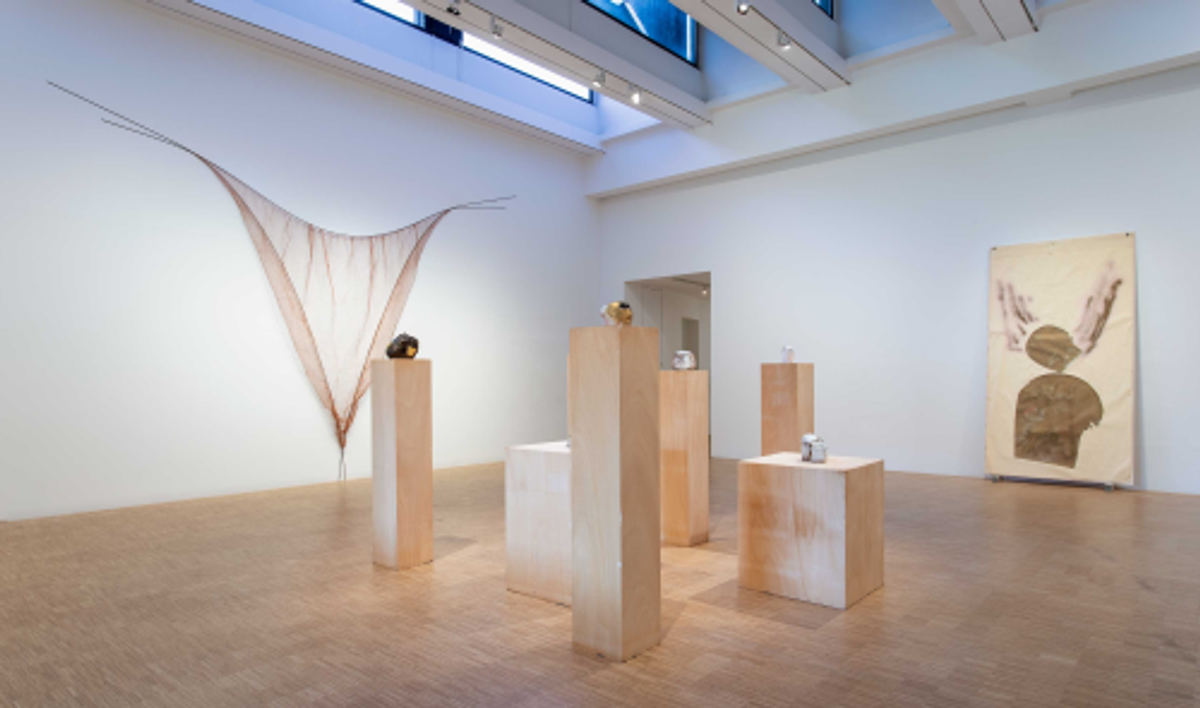 Vue de l’exposition « Marisa Merz. Écouter l’espace », LaM, Villeneuve-d’Ascq, 2024. © N. Dewitte / LaM