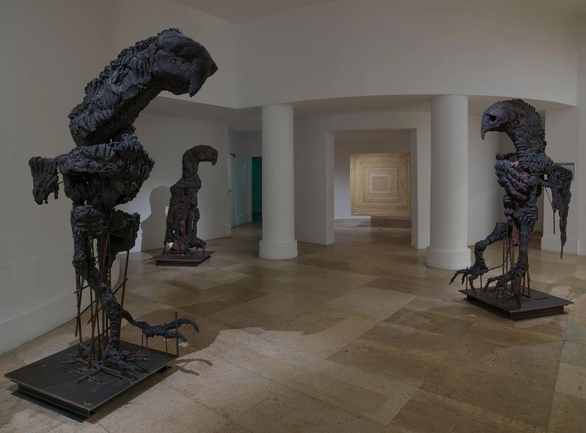 Lionel Sabatté, sans titre, 2025, pouzzolane, musée d’Art moderne de Paris, 2025. © Photo Philippe Migeat / Centre Pompidou