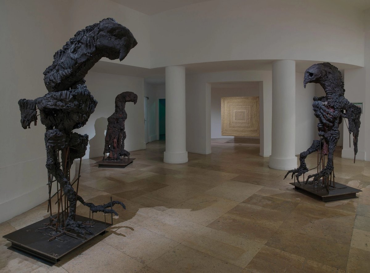 Lionel Sabatté, sans titre, 2025, pouzzolane, musée d’Art moderne de Paris, 2025. © Photo Philippe Migeat / Centre Pompidou