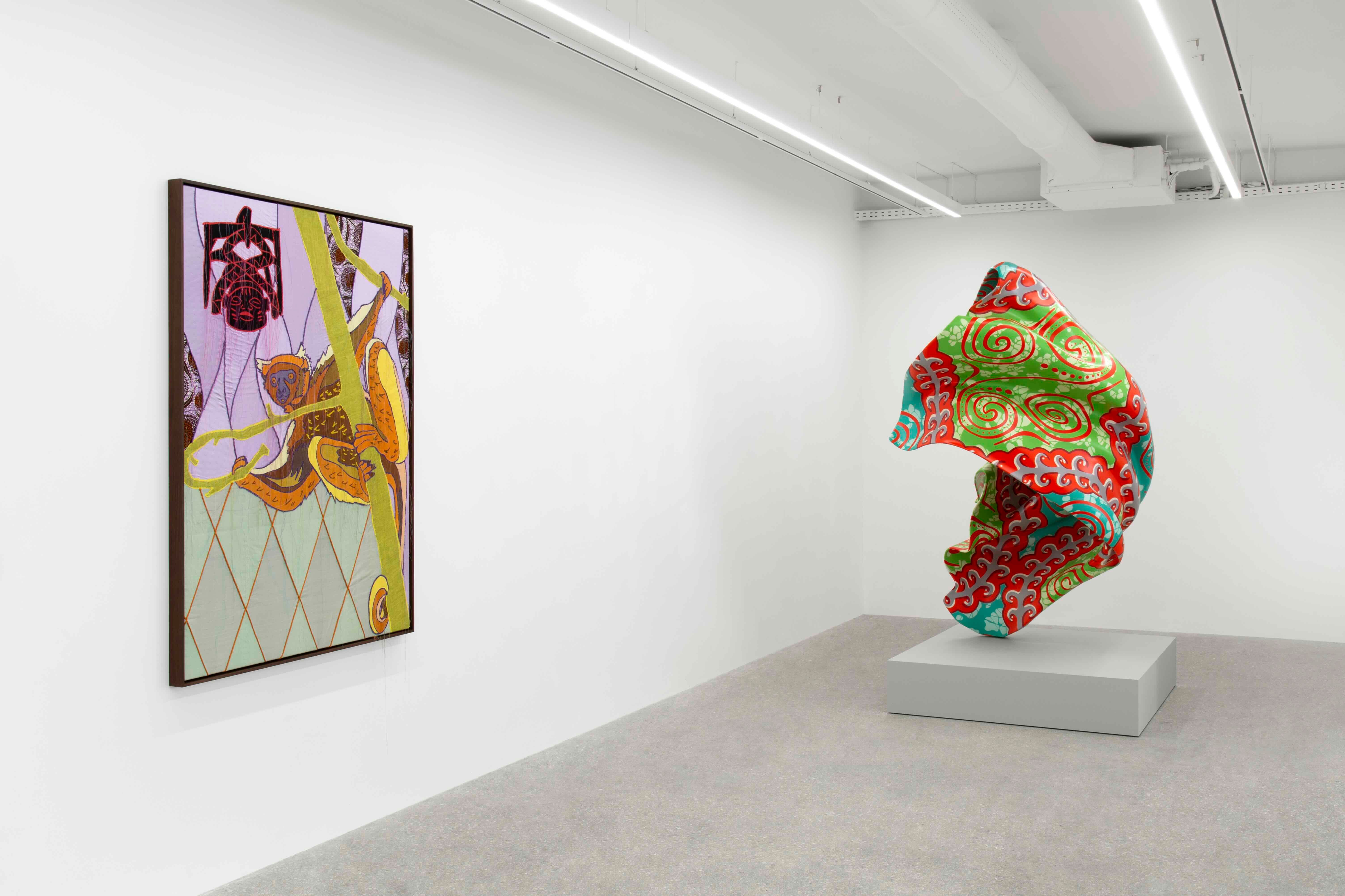 Vue de l’exposition « Yinka Shonibare : The Wind, the Earth and the Fire » chez Mennour. © Yinka Shonibare, Adagp, Paris, 2026. Photo Archives Mennour. Courtesy de l’artiste et Mennour, Paris
