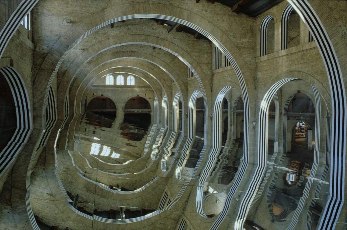 Daniel Buren, Arguments topiques, 1991. Capc Musée d’art contemporain, 17 mai – 29 septembre 1991. Photo : Frédéric Delpech. © DB - Adagp, Paris 2023.