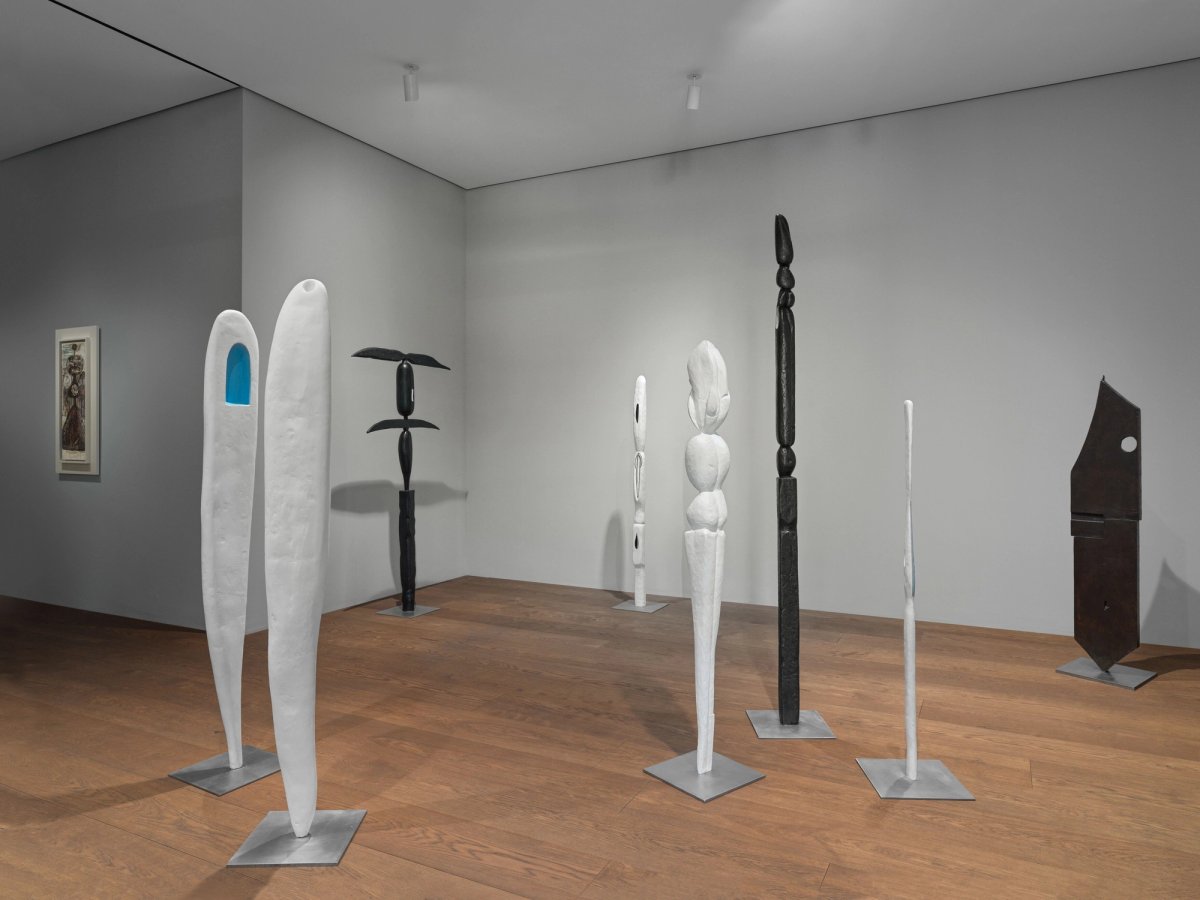 Vue de l’exposition « The God that Failed: Louise Bourgeois, Barnett Newman, Mark Rothko », Hauser & Wirth Zurich. © The Easton Foundation / 2023, ProLitteris, Zurich. © The Barnett Newman Foundation, New York / 2023, ProLitteris, Zurich. © 1998 Kate Rothko Prizel & Christopher Rothko / 2023, ProLitteris, Zurich. Photo: Stefan Altenburger Photography Zürich