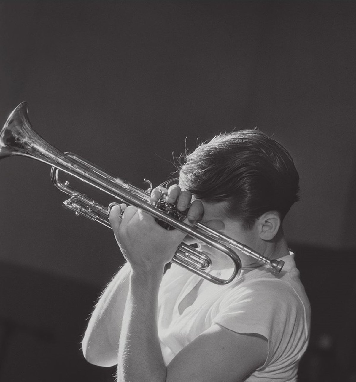Herman Leonard, Chet Baker, New York City, 1956, photographie argentique noir et blanc. © Herman Leonard Photography, LLC