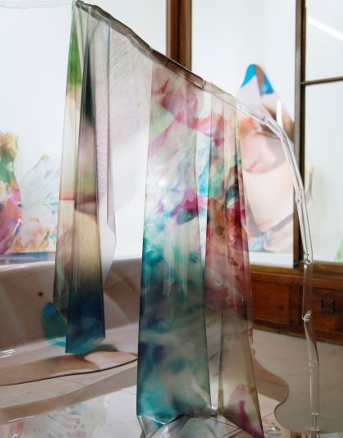 Lucile Boiron, Au commencement, L’araignée ou le crachat I, Mater, 2022, photographie, impressions UV sur Apet, PVC souple. © Galerie Hors-Cadre