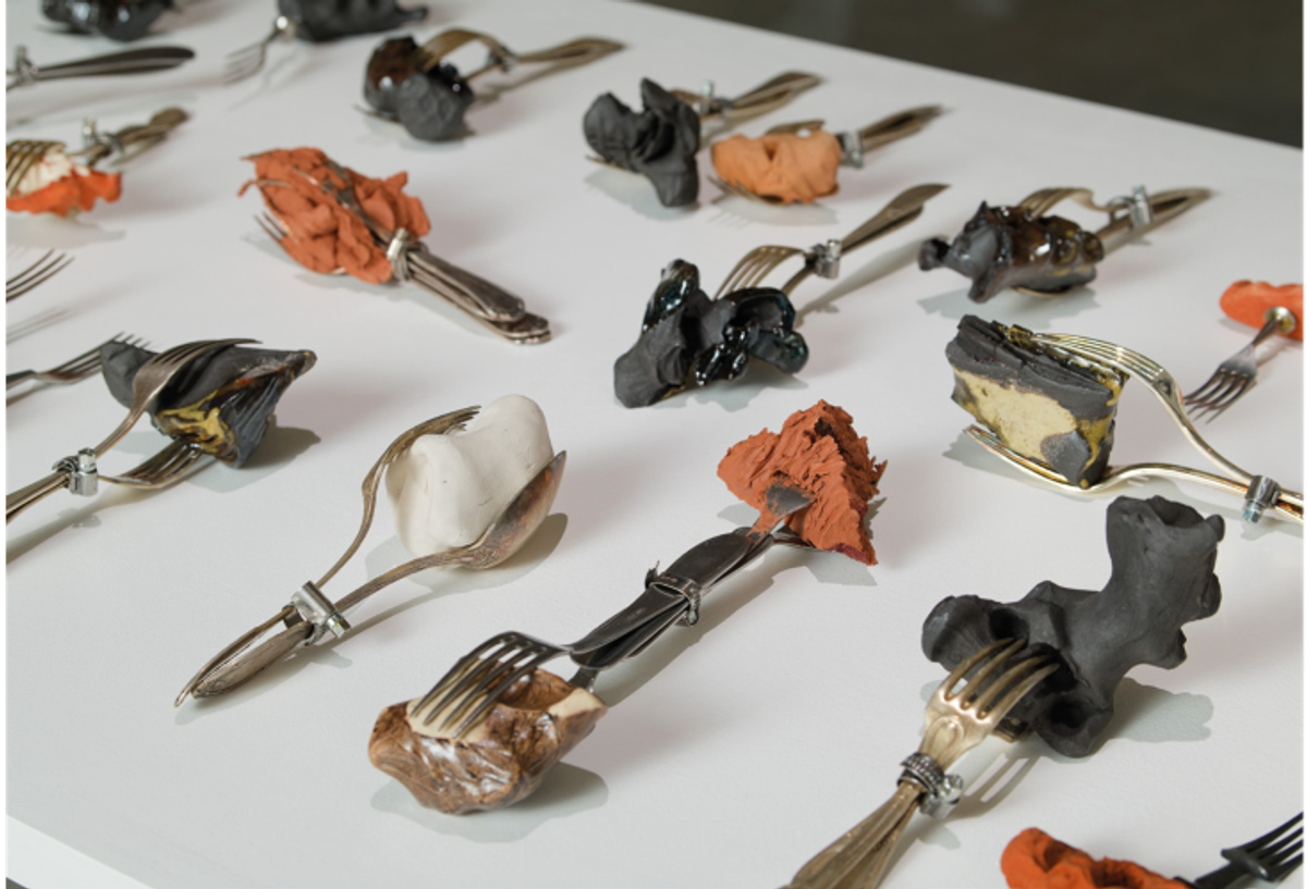 Myriam Mihindou, Ad altiorem memoriam oedipodis (À la haute mémoire) (détail), installation in situ, Paris, Palais de Tokyo, 2022. Courtesy de l’artiste et de la galerie Maïa Muller, Paris. Photo Aurélien Mole