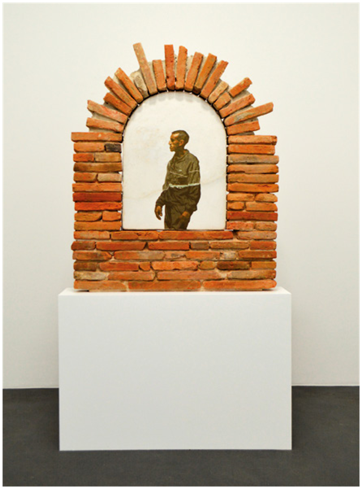 Guillaume Bresson, Sans titre, 2020, peinture sur fresque et briques. Courtesy de l’artiste et galerie Nathalie Obadia, D.R.