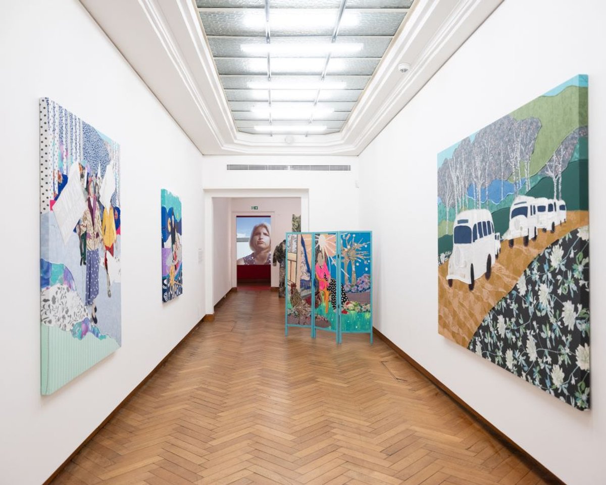 Vue de l'exposition "Familiar Strangers", Bozar. Photo Kuba Celej-IAM