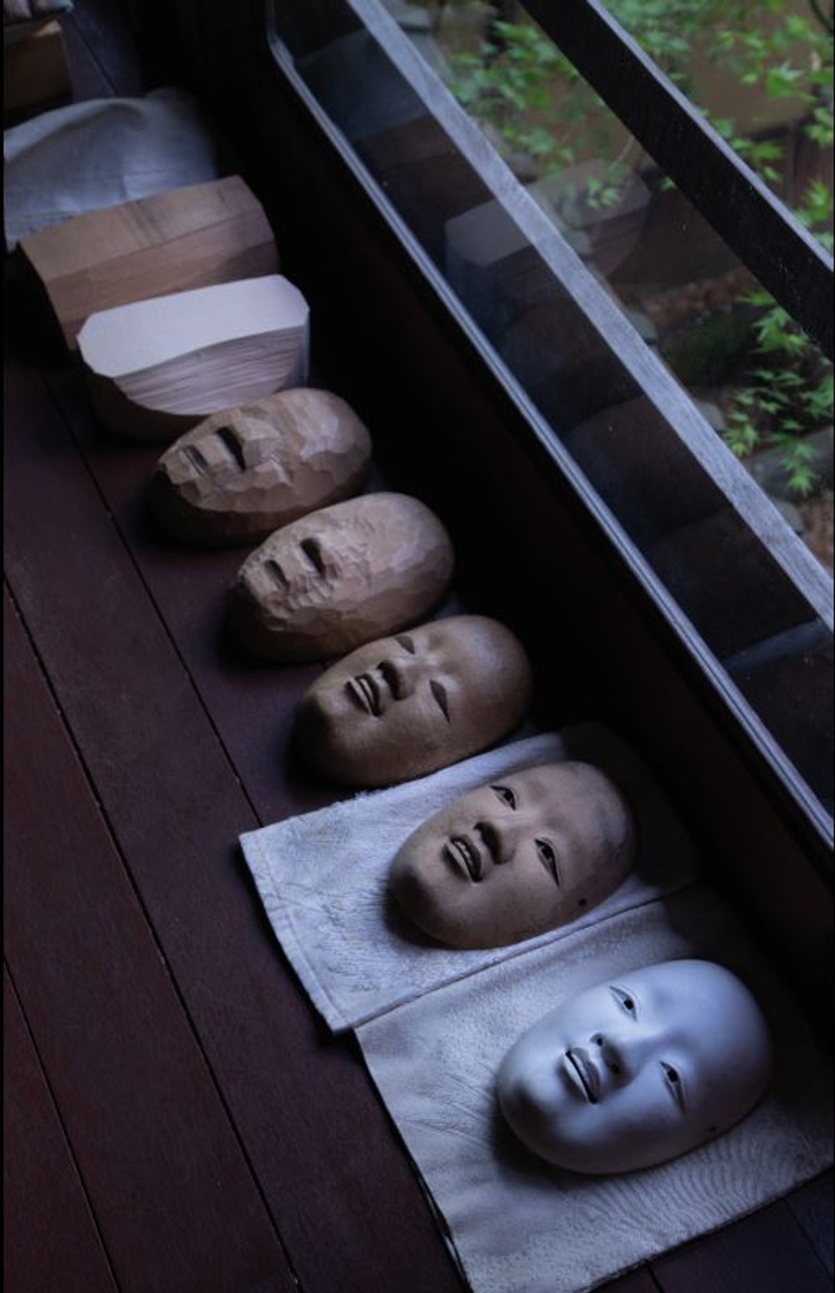 Les masques nô de Mitsue Nakamura. Photo Pierre Laporte