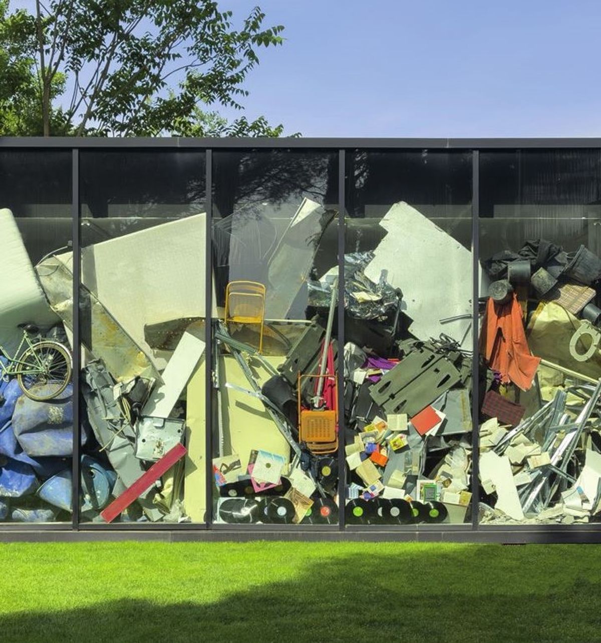 Vue de l’exposition « Arman. Le Plein », Le Muy, Venet Foundation, 2025.
Courtesy de la Venet Foundation. Photo Jerome Cavaliere