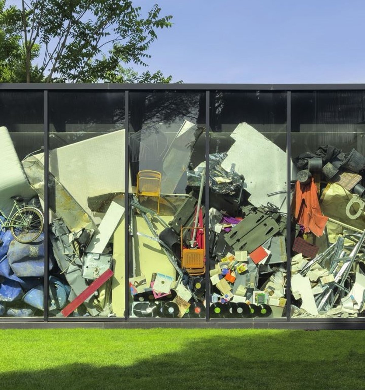 Vue de l’exposition « Arman. Le Plein », Le Muy, Venet Foundation, 2025.
Courtesy de la Venet Foundation. Photo Jerome Cavaliere