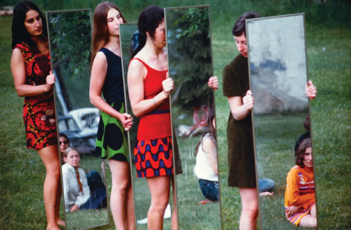 Joan Jonas, Mirror Piece I, 1969, performance au Bard College, dans l’État de New York. © Joan Jonas