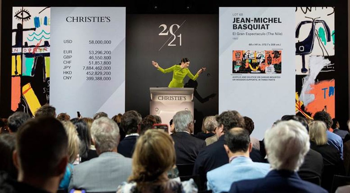 Georgina Hilton vendant le tableau de Jean-Michel Basquiat, El Gran Espectaculo (The Nile) pour 67 millions de dollars chez Christie’s New York, le 15 mai 2023. Courtesy Christie's