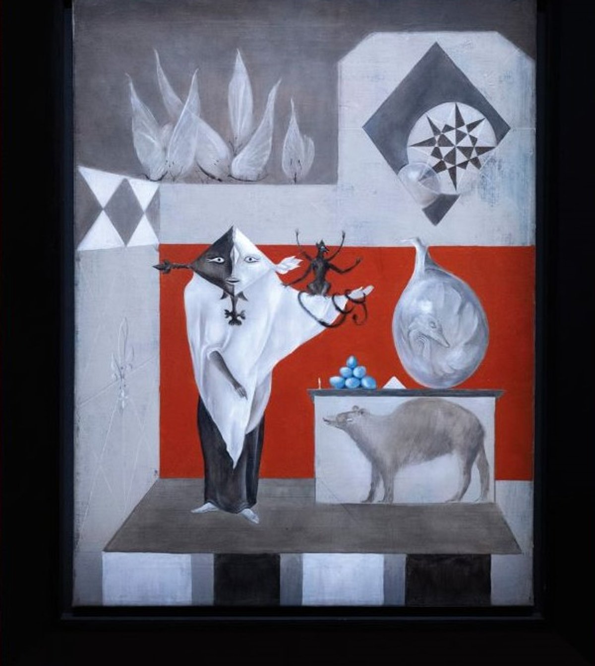 Vues de l’exposition « Leonora Carrington », El Nigromante (El Presagiador), 1950, huile sur toile, musée du Luxembourg, Paris, 2026. © GrandPalaisRmn. Photo Didier Plowy