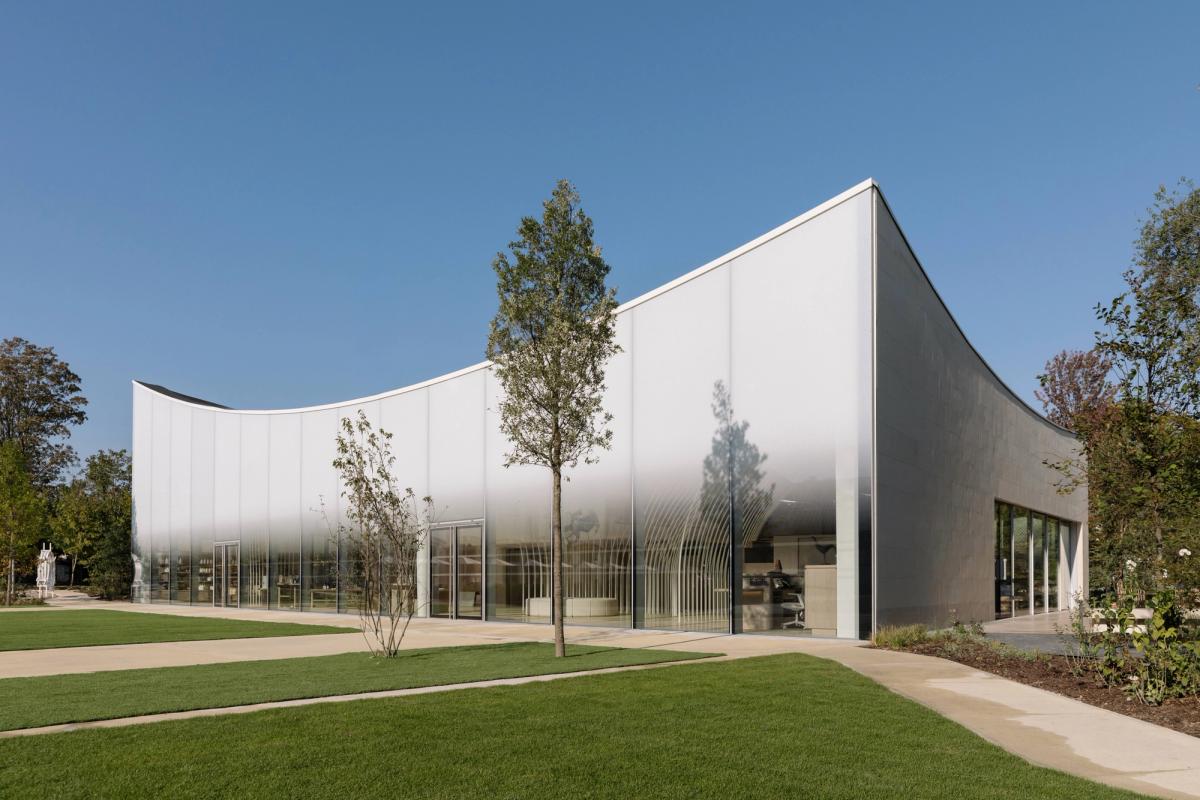 Façade du pavillon Nicolas Ruinart sur la cour d'honneur, 4 Rue des Crayères, Reims. Photo : Raul Cabrera