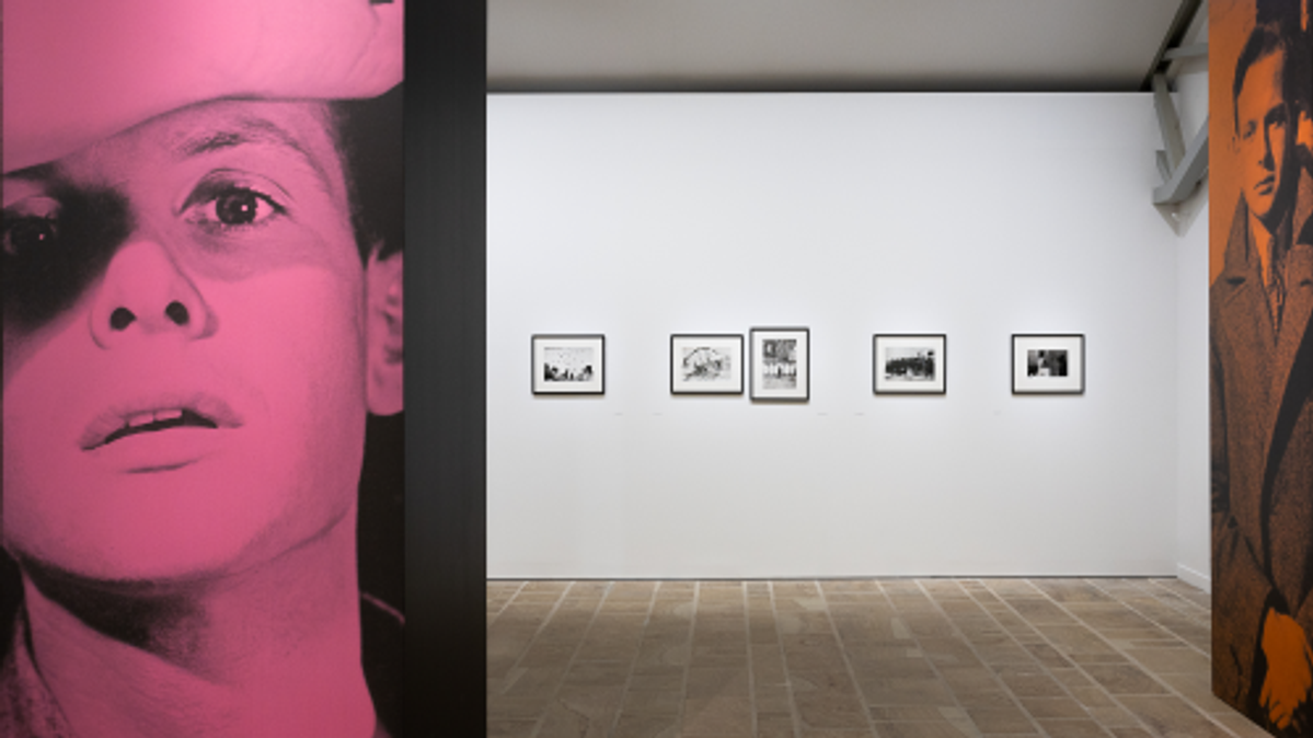 Vue de l’exposition « Henri Cartier-Bresson », Fonds Hélène & Édouard Leclerc pour la culture, Landerneau. Courtesy du FHEL. Photo Nathalie Savale