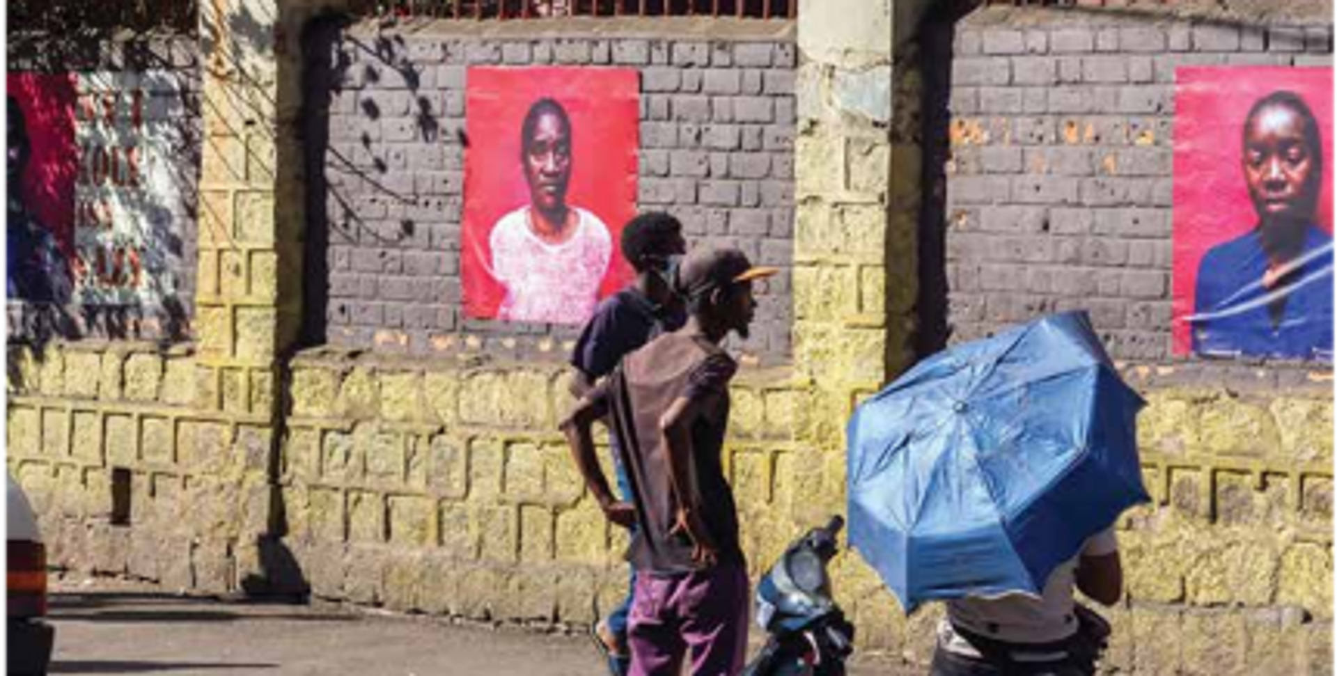 Des images de Viviane Rakotoarivony dans l’exposition de Hakanto Contemporary ont été arrachées dans les rues de Antananarivo. Photo: Samuel Ramaholimihaso
